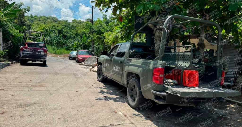 Aseguran vehículo abandonado Aseguran vehículo abandonado
