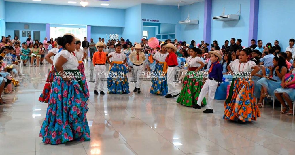 Promueven danzas y el folclor regional Promueven danzas y el folclor regional