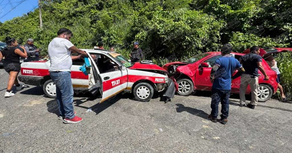 Rebaso imprudente causa choque frontal Rebaso imprudente causa choque frontal