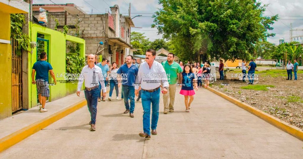 Entrega alcalde otra obra en San Miguel Mecatepec Entrega alcalde otra obra en San Miguel Mecatepec