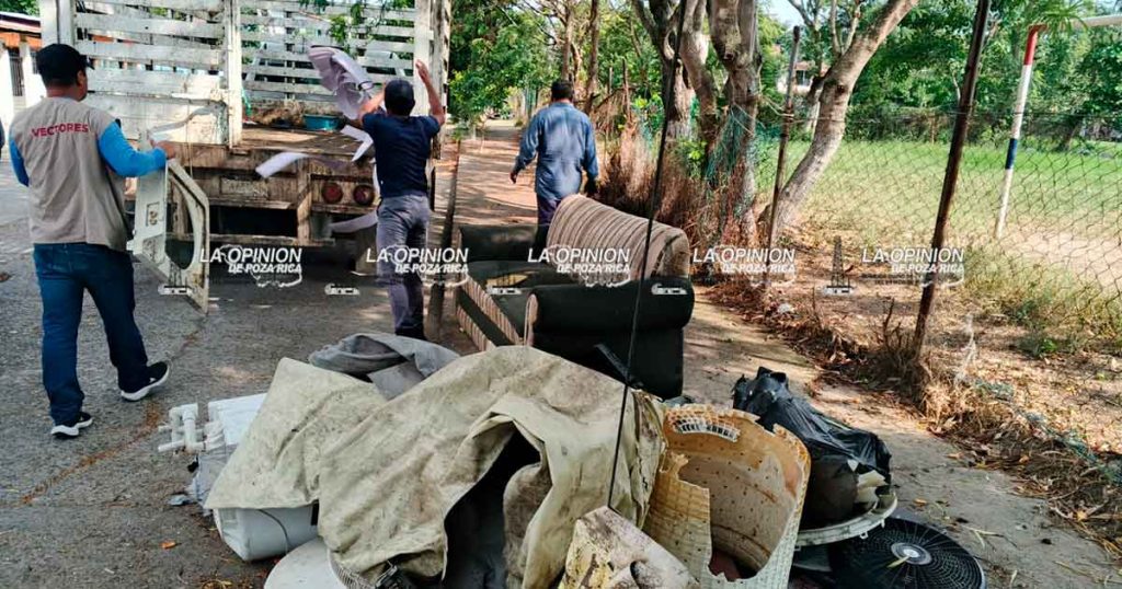 Destruyen doce toneladas de cacharros en la Independencia Destruyen doce toneladas de cacharros en la Independencia