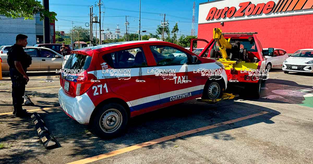 Aseguran taxi abandonado en la Puebla Aseguran taxi abandonado en la Puebla
