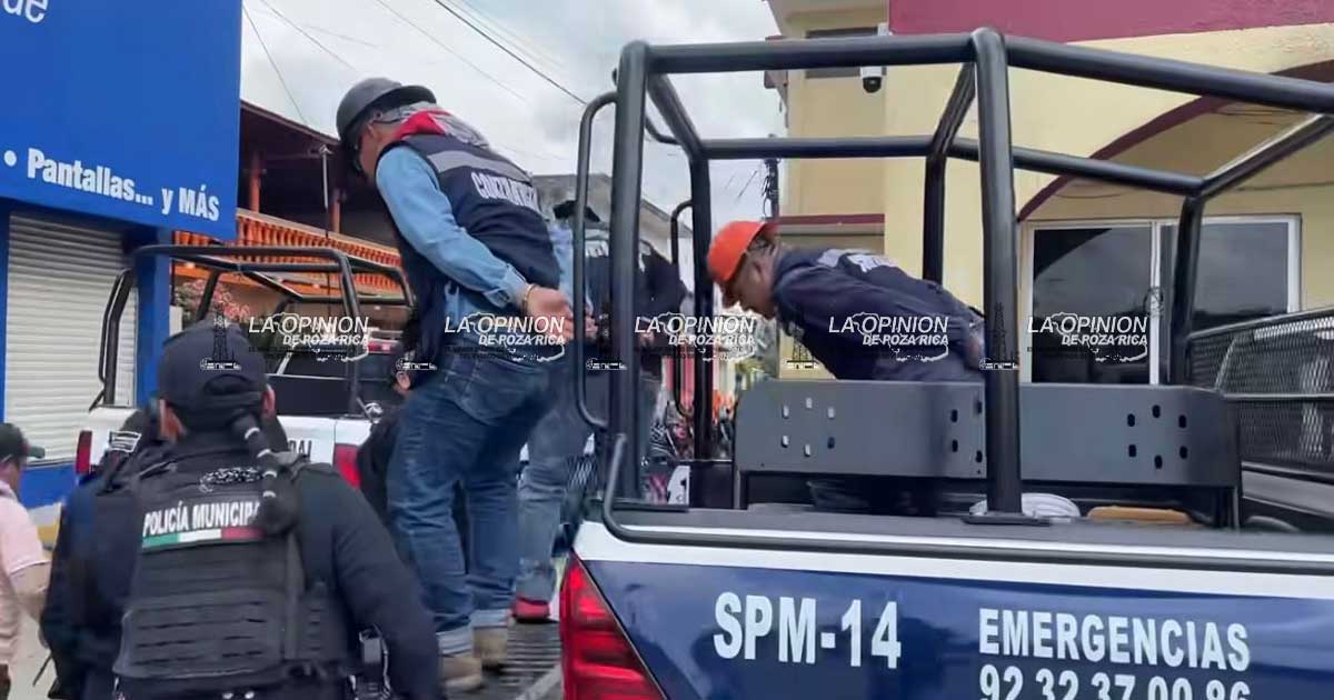 Detienen a presuntos trabajadores de CFE Detienen a presuntos trabajadores de CFE