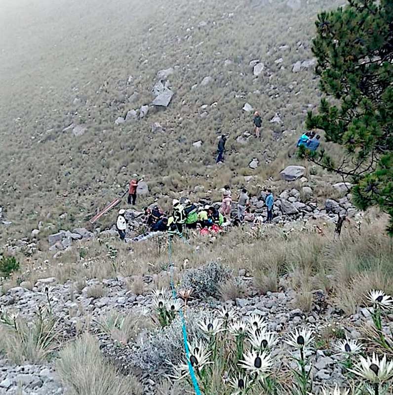 Vuelca camioneta en el Nevado de Toluca Vuelca camioneta en el Nevado de Toluca