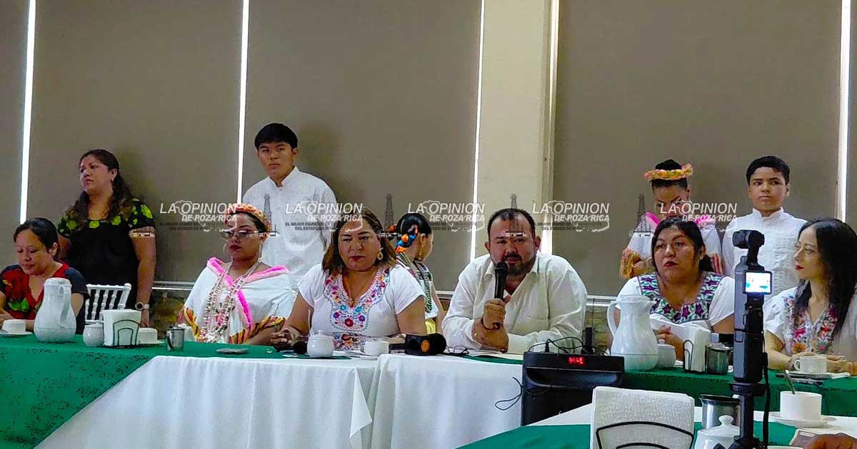 En puerta 17º Concurso Nacional de Huapango