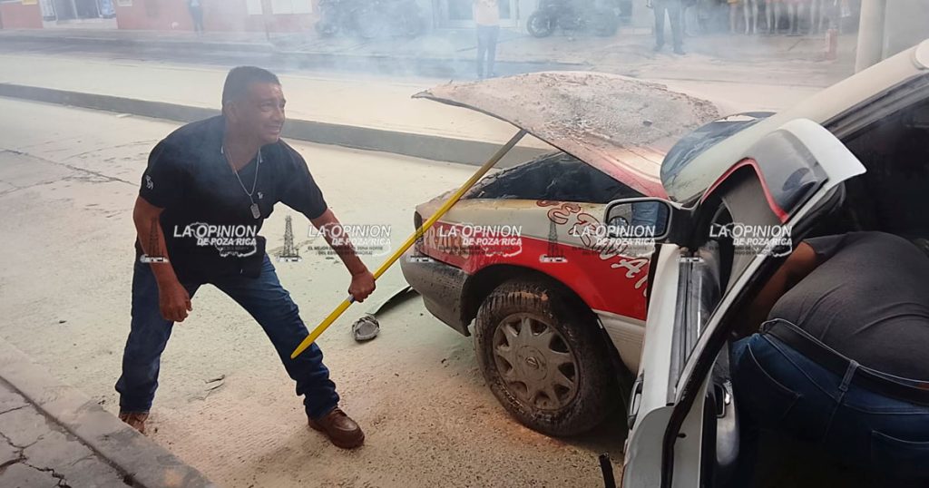Se incendia taxi en Ruiz Cortines Se incendia taxi en Ruiz Cortines