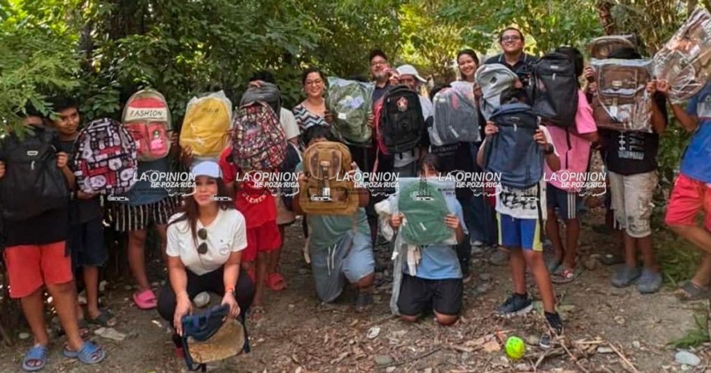 Voluntarios de Corazón entregan mochilas con útiles escolares Voluntarios de Corazón entregan mochilas con útiles escolares
