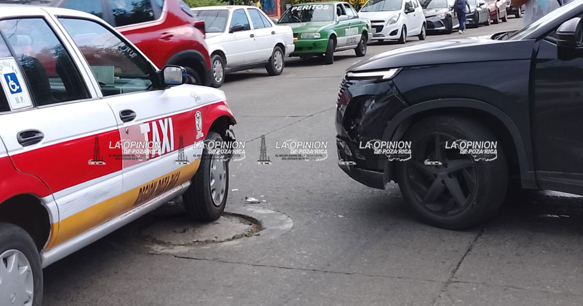 ¡Se le atravesó a taxi! ¡Se le atravesó a taxi!