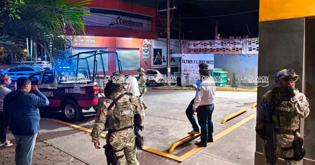 Localizan abandono taxi robado Localizan abandono taxi robado