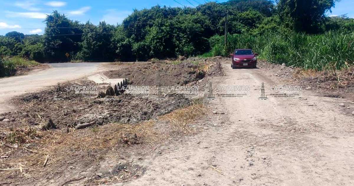 Marco Valencia mejora condiciones de caminos Marco Valencia mejora condiciones de caminos
