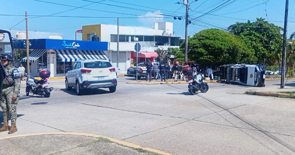 Estatales provocan aparatoso accidente Estatales provocan aparatoso accidente