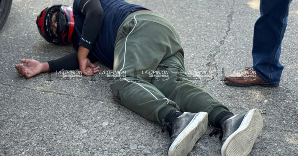 Camioneta lo derriba y se da a la fuga Camioneta lo derriba y se da a la fuga