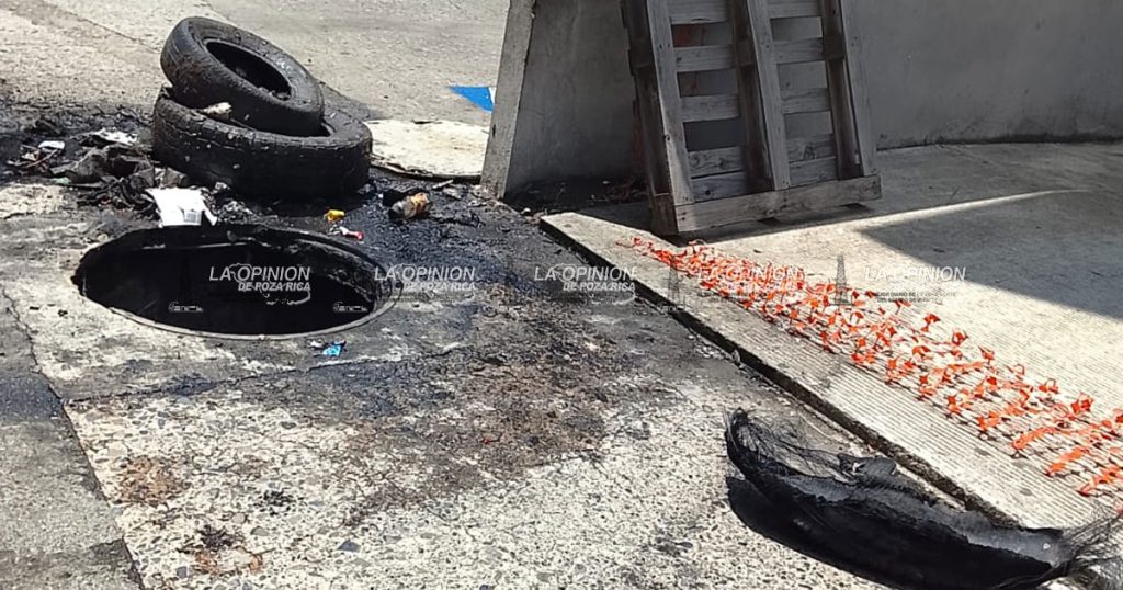 ¡Vándalos incendian neumáticos!