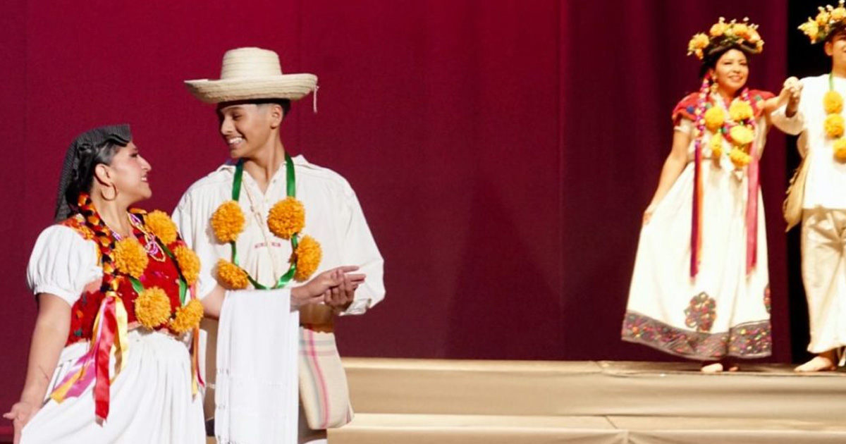 Indumentaria tradicional de Veracruz brilla en pasarela organizada por SECVER Indumentaria tradicional de Veracruz brilla en pasarela organizada por SECVER