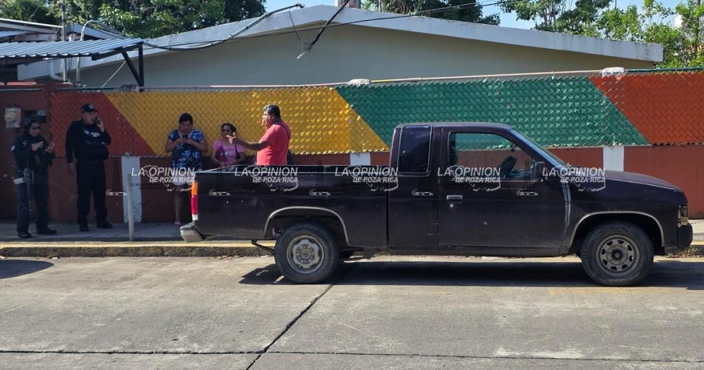 Localizan camioneta con reporte de robo Localizan camioneta con reporte de robo