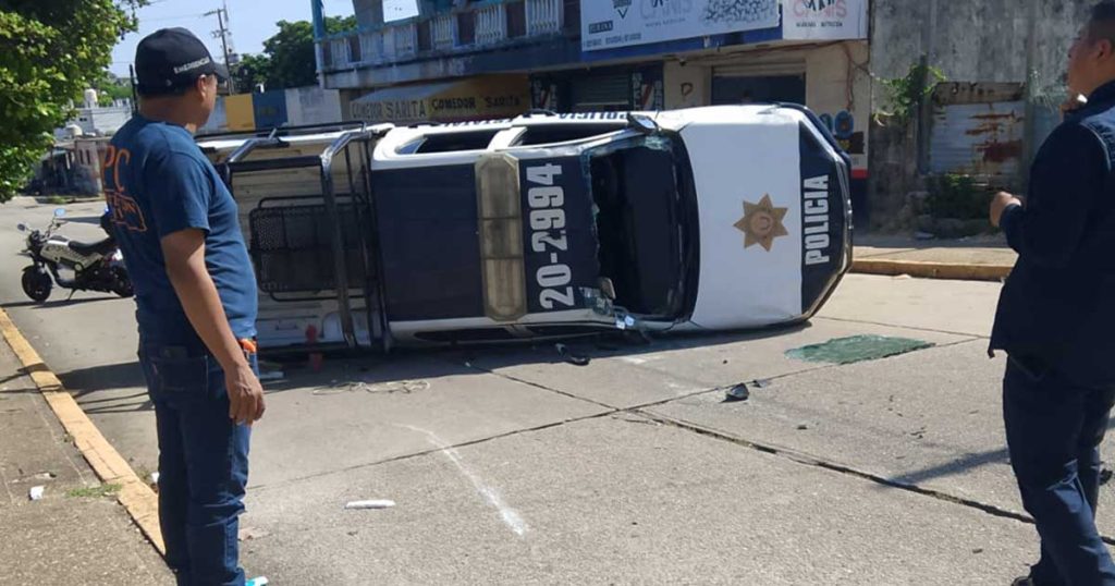 Estatales provocan aparatoso accidente Estatales provocan aparatoso accidente