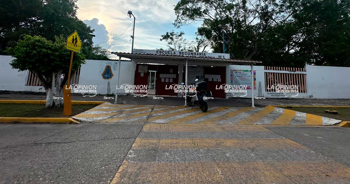 Federal No. 1 alista regreso a clases entre contaminación y basura Federal No. 1 alista regreso a clases entre contaminación y basura