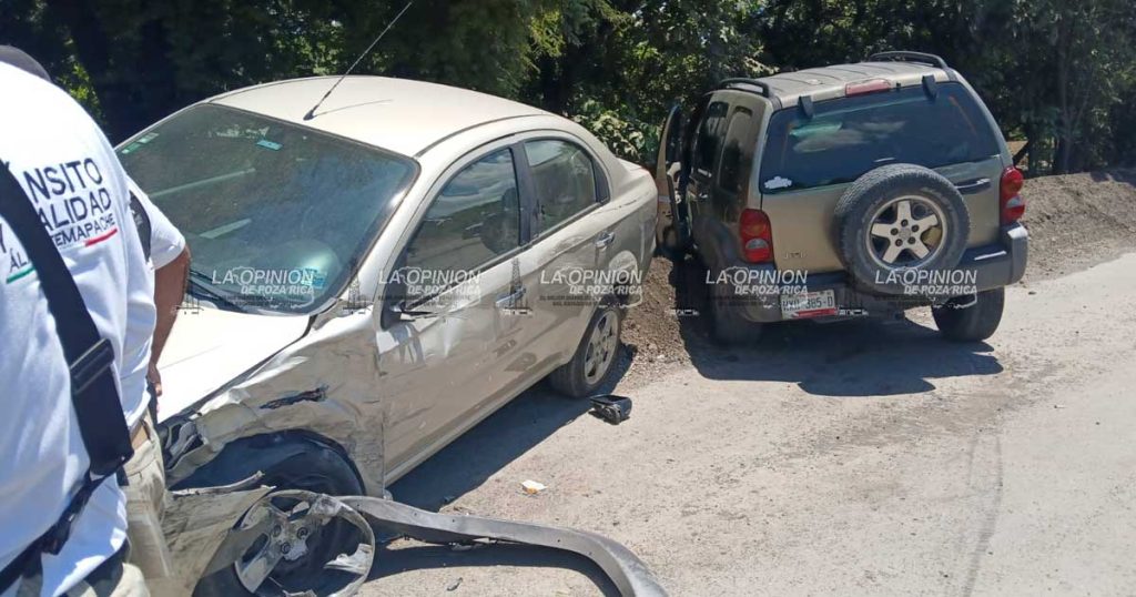Fuerte choque en tramo carretero en reconstrucción