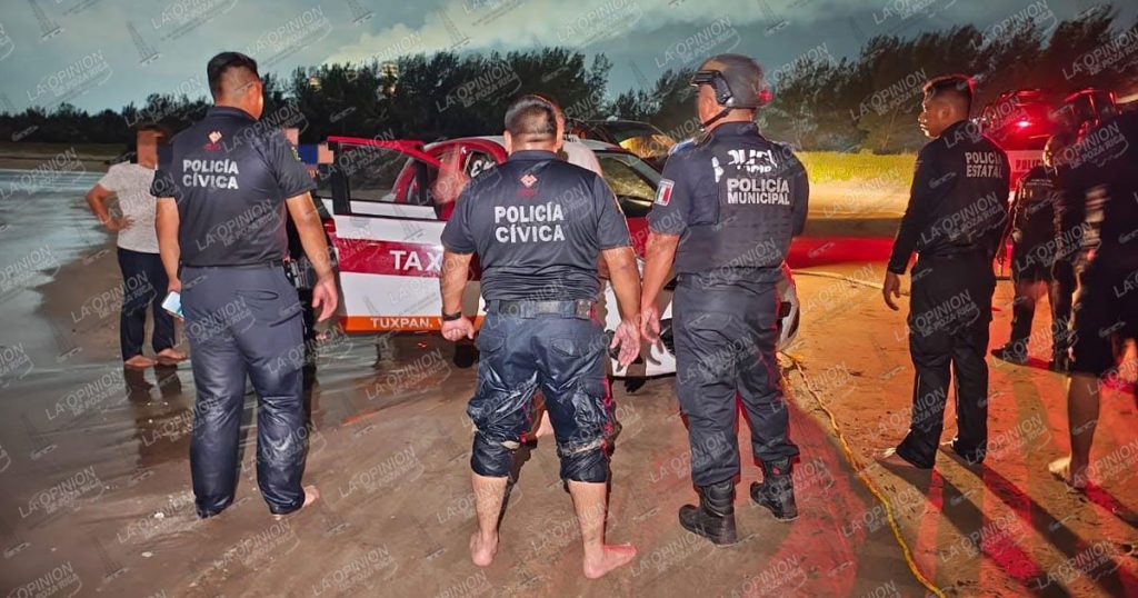 Taxi terminó en aguas del Golfo en Tuxpan Taxi terminó en aguas del Golfo en Tuxpan