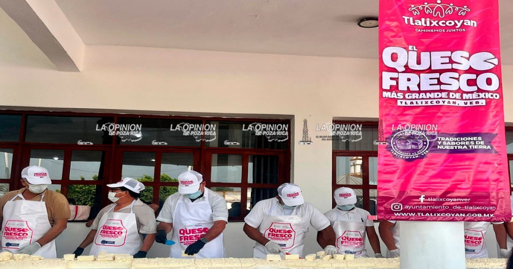 Nuevamente Tlalixcoyan rompe récord con 46 metros lineales de “El Queso Fresco más grande de México” Nuevamente Tlalixcoyan rompe récord con 46 metros lineales de “El Queso Fresco más grande de México”