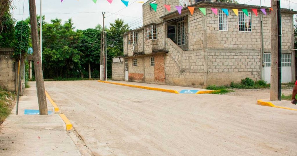 Inauguran pavimentación de la calle 2 de Abril en la Morelos Inauguran pavimentación de la calle 2 de Abril en la Morelos
