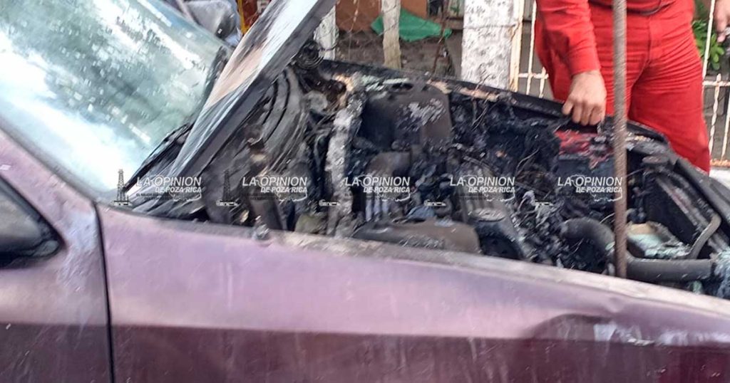 Se incendia un vehículo en Cerro Azul Se incendia un vehículo en Cerro Azul