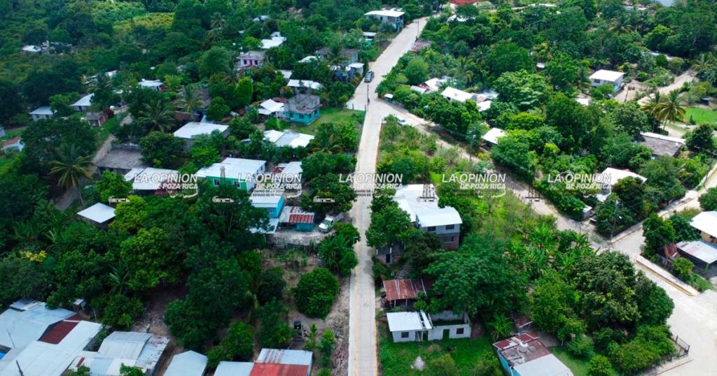 Leobardo Gómez inaugura calle principal en El Terrero Leobardo Gómez inaugura calle principal en El Terrero
