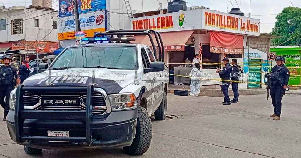 Ejecutan a dos hombres en tortillería de Tuxpan Ejecutan a dos hombres en tortillería de Tuxpan