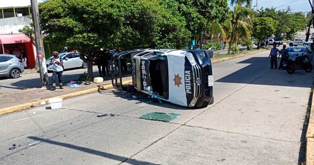 Estatales provocan aparatoso accidente Estatales provocan aparatoso accidente