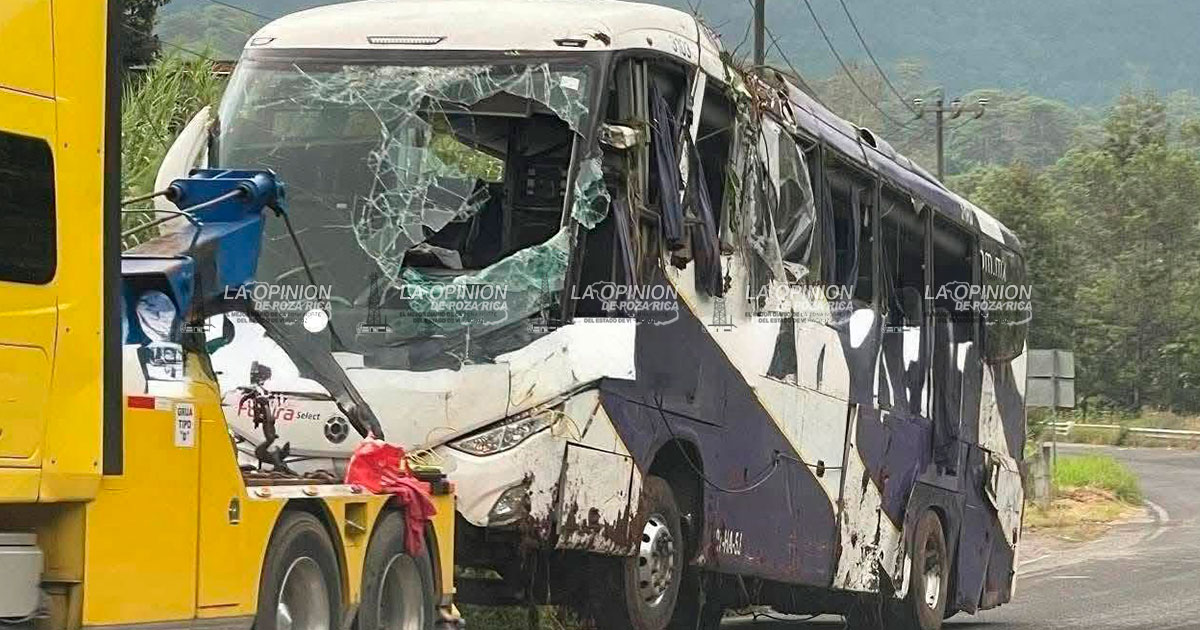 Tres muertos y veinticinco heridos tras volcadura de Futura Tres muertos y veinticinco heridos tras volcadura de Futura