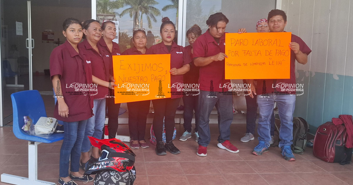 Protestan empleados de limpieza del Hospital del Totonacapan Protestan empleados de limpieza del Hospital del Totonacapan
