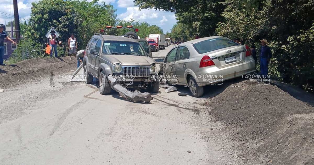 Fuerte choque en tramo carretero en reconstrucción Fuerte choque en tramo carretero en reconstrucción