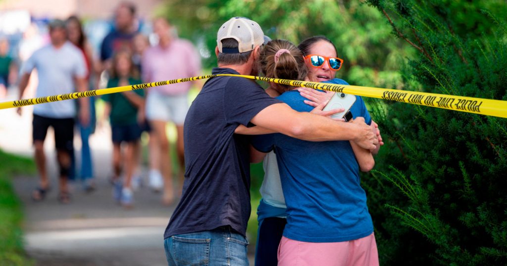 Tiroteo en escuela católica deja dos niños muertos Tiroteo en escuela católica deja dos niños muertos