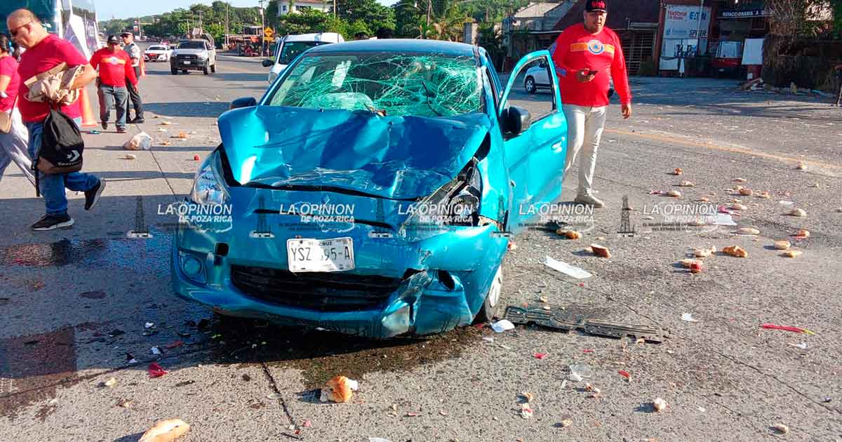 Volcó en la Poza Rica–Tihuatlán Volcó en la Poza Rica–Tihuatlán