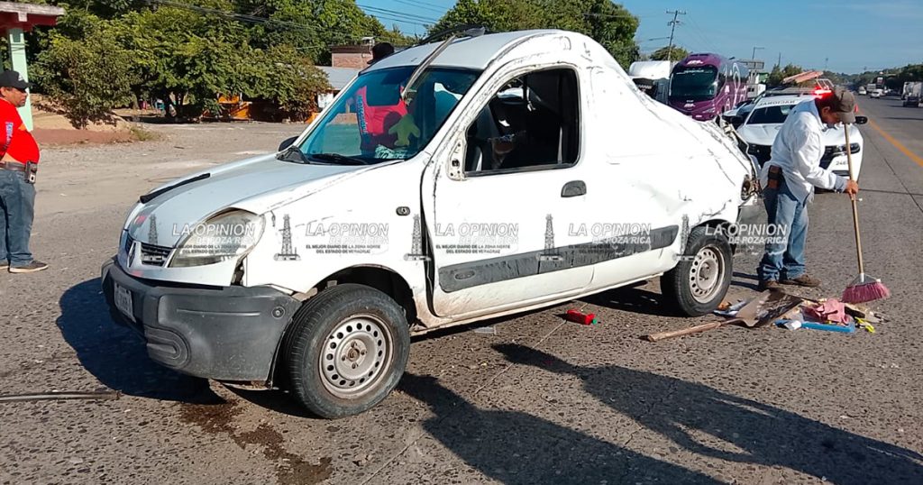 Volcó en la Poza Rica–Tihuatlán Volcó en la Poza Rica–Tihuatlán