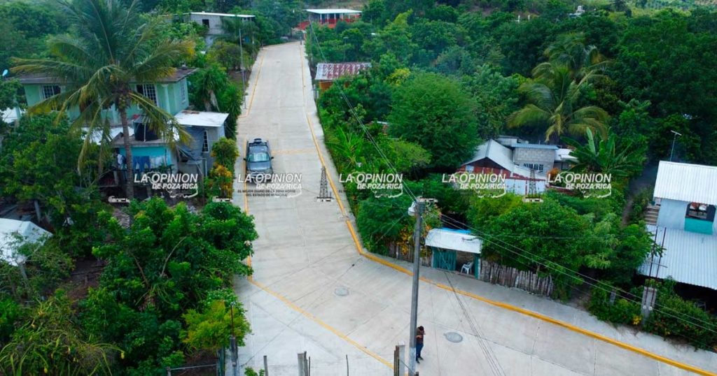 Leobardo Gómez inaugura calle principal en El Terrero Leobardo Gómez inaugura calle principal en El Terrero