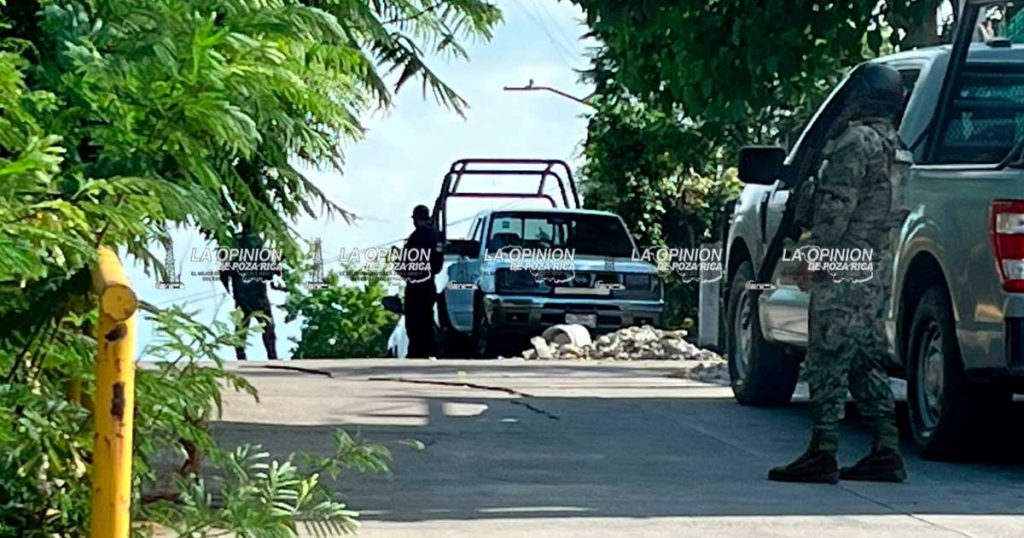 Localizan dos camionetas con reporte de robo Una fuerte movilización policiaca se registró la tarde de este miércoles, luego de que en dos puntos distintos de este municipio fueran localizadas dos camionetas que contaban con reporte de robo.