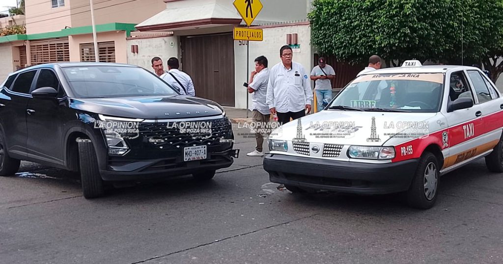 ¡Se le atravesó a taxi! ¡Se le atravesó a taxi!