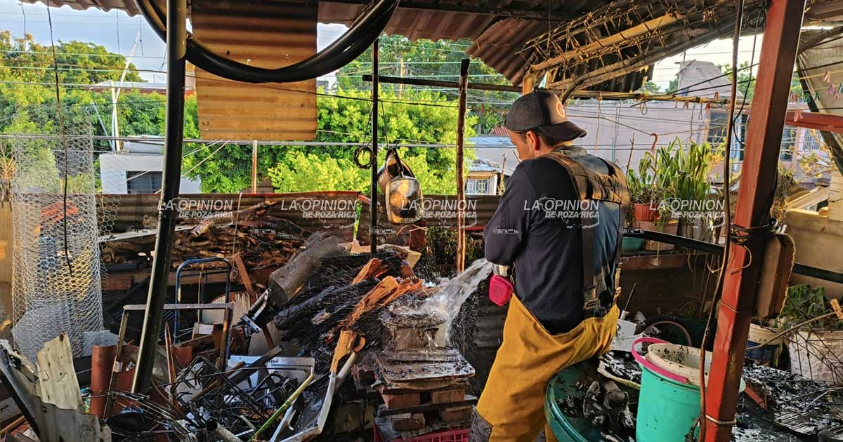 Fogón provoca incendio de casa habitación Fogón provoca incendio de casa habitación