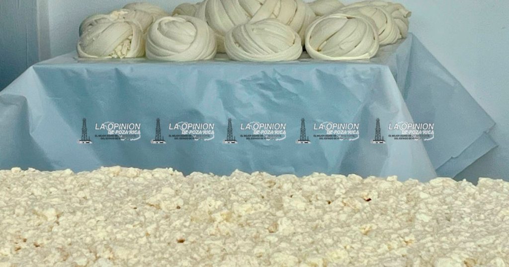Nuevamente Tlalixcoyan rompe récord con 46 metros lineales de “El Queso Fresco más grande de México” Nuevamente Tlalixcoyan rompe récord con 46 metros lineales de “El Queso Fresco más grande de México”