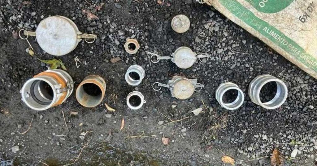 Aseguran camioneta con presunto hidrocarburo en Xicotepec Aseguran camioneta con presunto hidrocarburo en Xicotepec