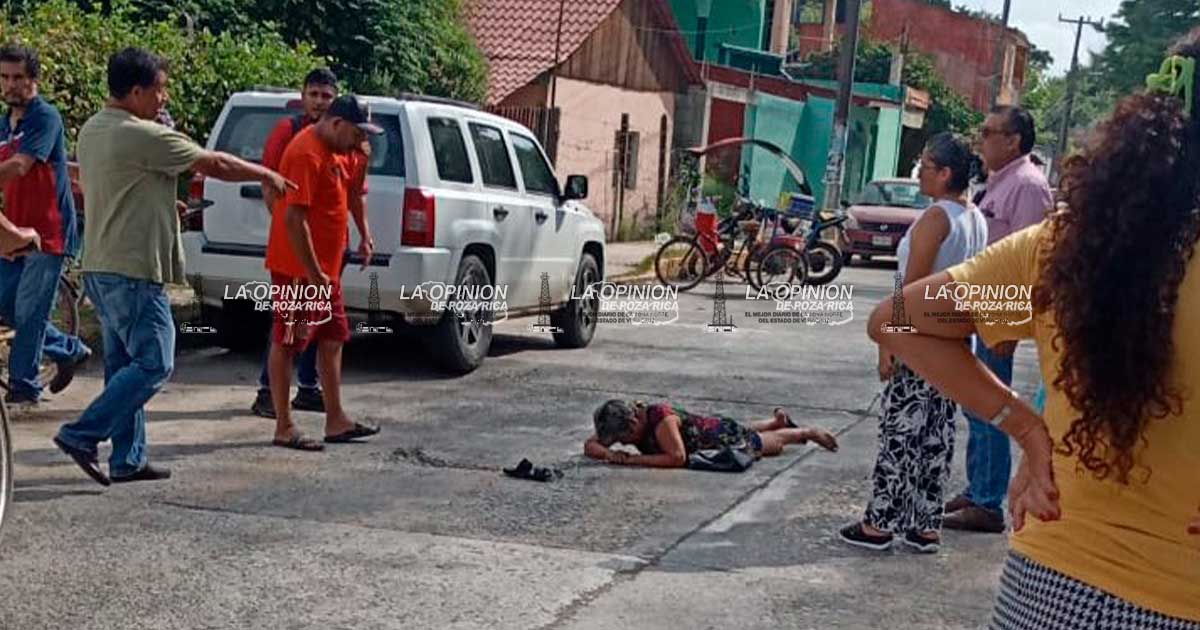 Mujer de la tercera edad atropellada por una moto Mujer de la tercera edad atropellada por una moto