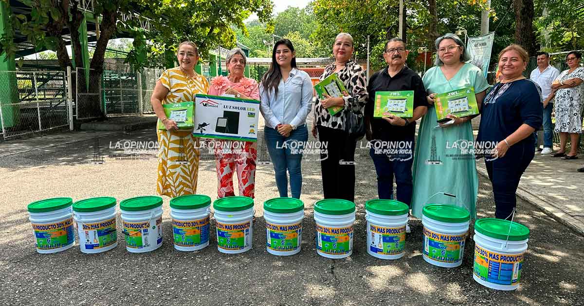 Adanely Rodríguez entrega apoyo a Escuela Primaria María Enriqueta