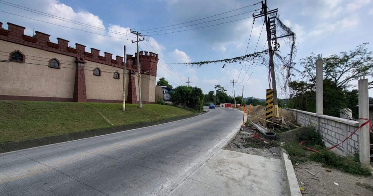 Cierran carril en carretera Poza Rica-San Andrés por trabajos de construcción