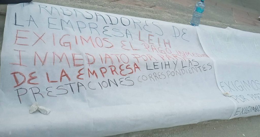Se manifiestan por falta de pagos de sus quincenas