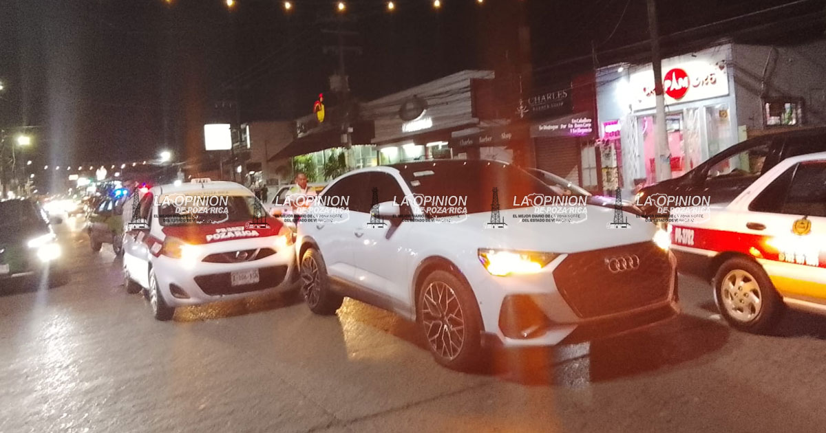 Taxi se ensarta en Audi Taxi se ensarta en Audi