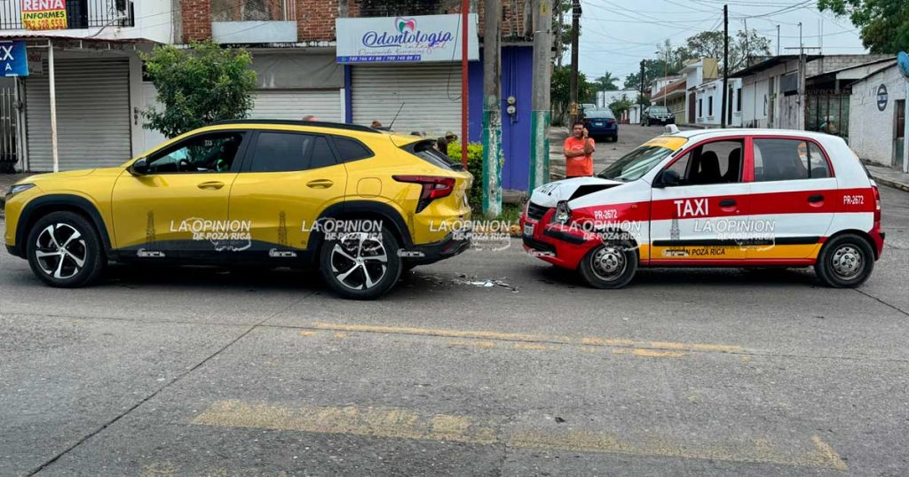 Le dio un llegue; Taxi vs Camioneta Le dio un llegue; Taxi vs Camioneta