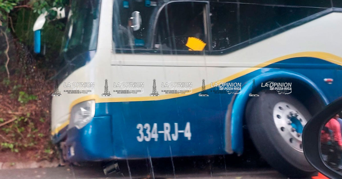 Unidad de autotransporte sufre falla mecánica Unidad de autotransporte sufre falla mecánica