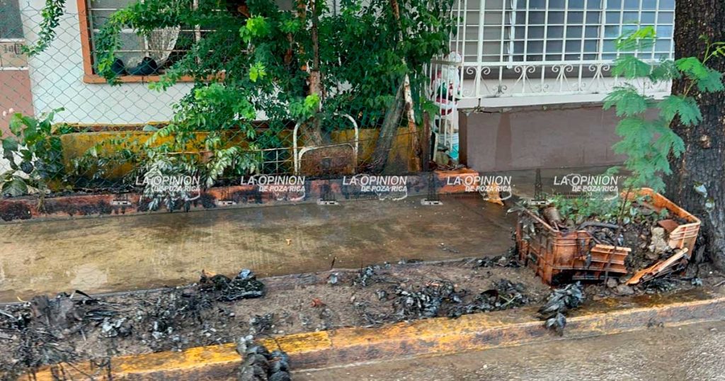 Reportan hidrocarburo sobre la Av. 20 y calles de la Chapultepec Reportan hidrocarburo sobre la Av. 20 y calles de la Chapultepec