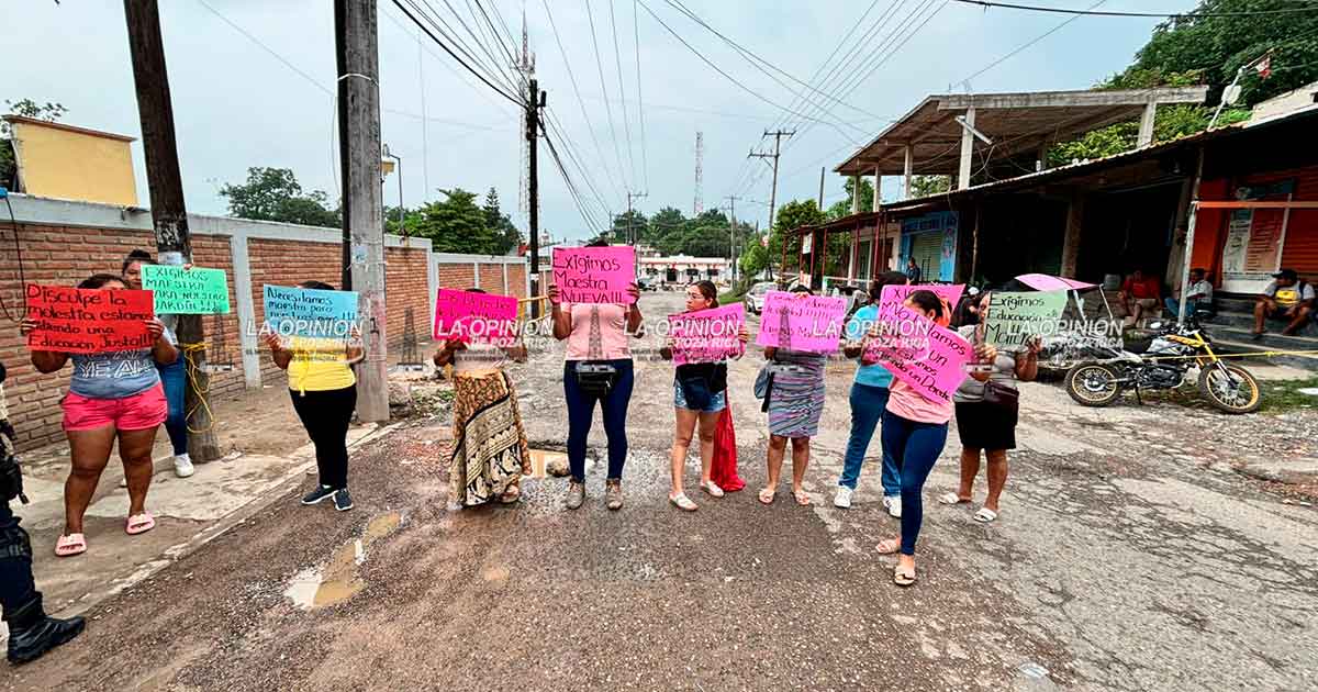 Bloquean la carretera Chote-Papantla